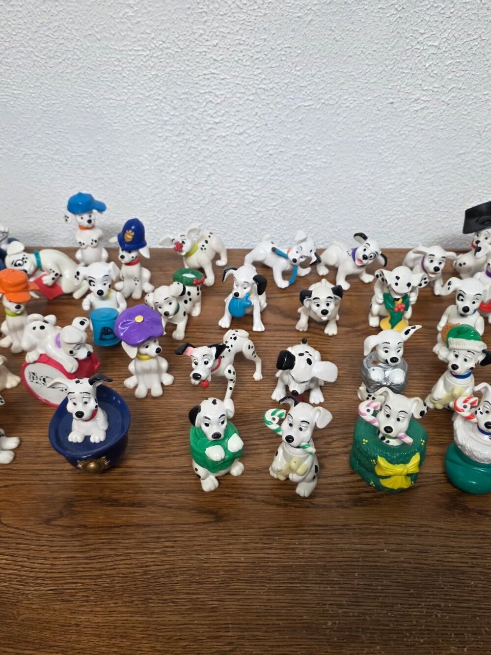 Toy PVC Collectible Figures - Disney 101 Dalmatians - Lot of 32 - Various Sizes